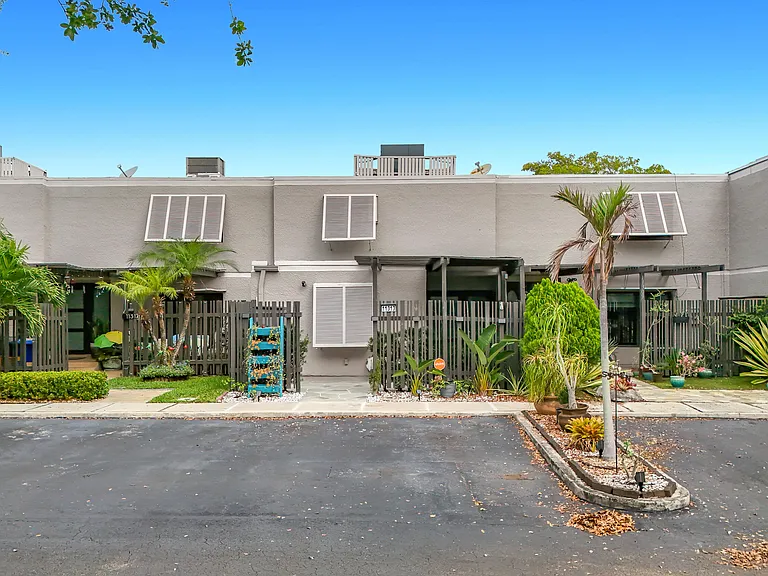11313 NW 15th St — Photo 10