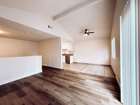 5th image of 15927 Prairie Ave #5