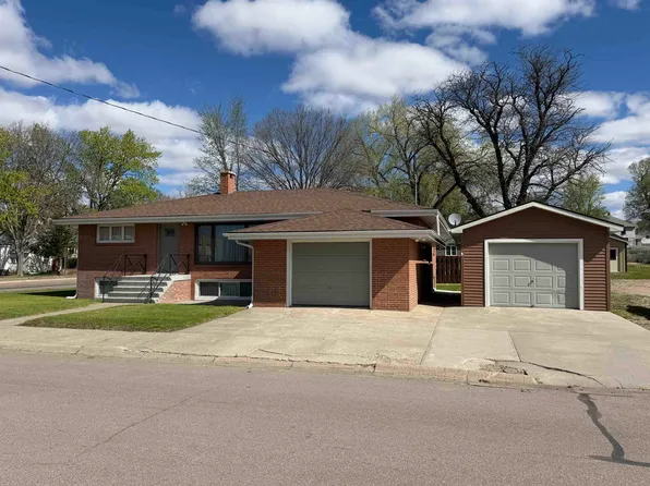 102 NE 2nd St., Mullen, NE 69152