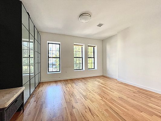 4th image of 767 Washington Ave #3