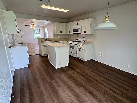 5th image of 1404 Carriage Hills Trl