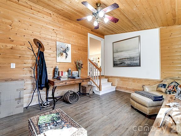 4th image of 67 Watauga Heights Rd