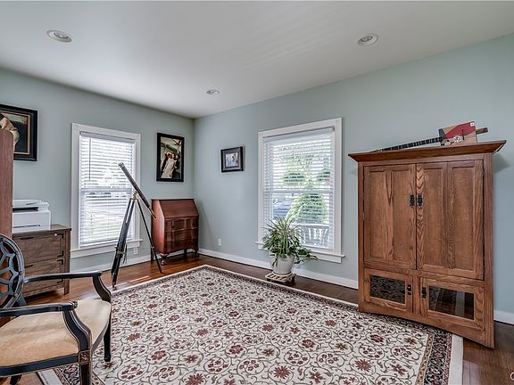 4th image of 109 Potter Ave