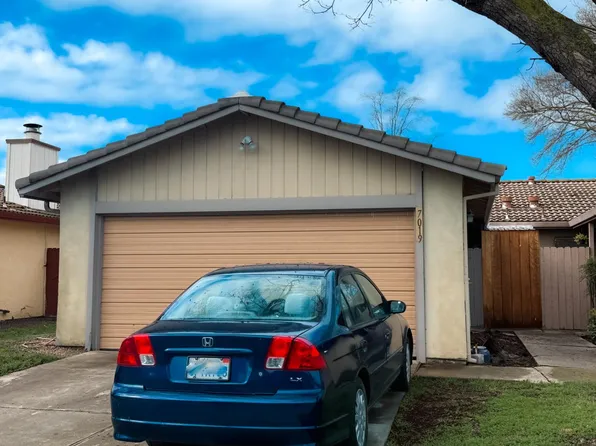 7019 Village Green Dr #103, Stockton, CA 95210