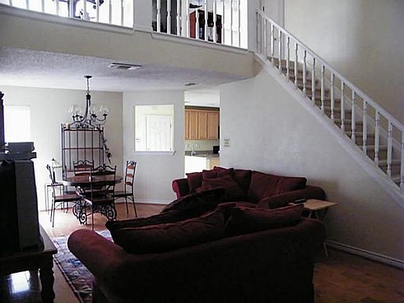 3rd image of 1900 Pinecrest Dr
