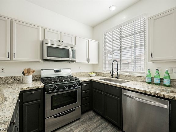 4th image of 1080 Sweeping Ivy Ct