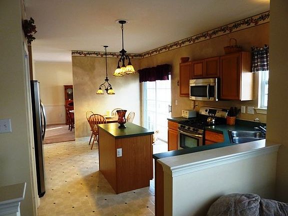 5th image of 415 Cavalier Dr