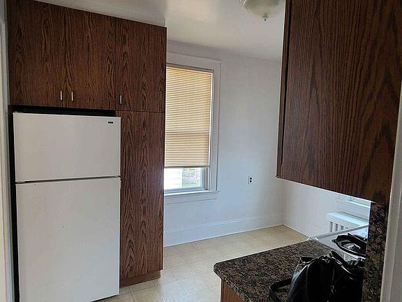 2nd image of 10 Miller Ave Floor 2