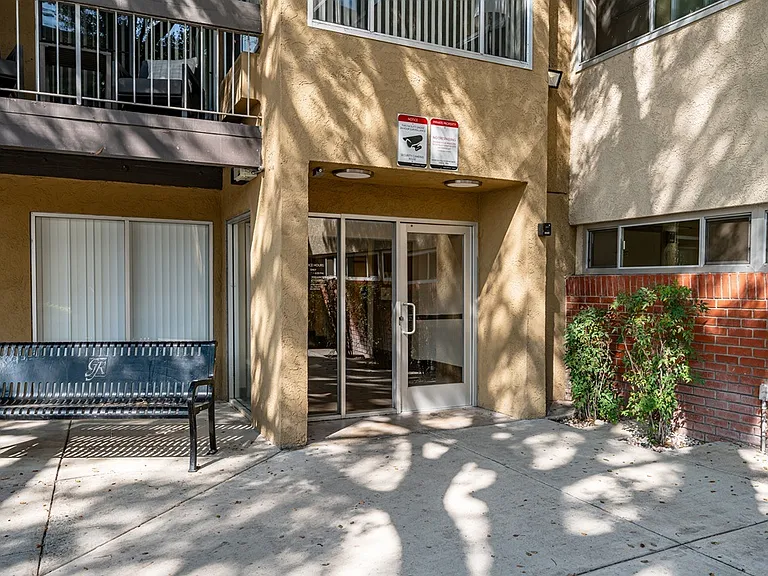 Oak Park Apartments — Photo 13