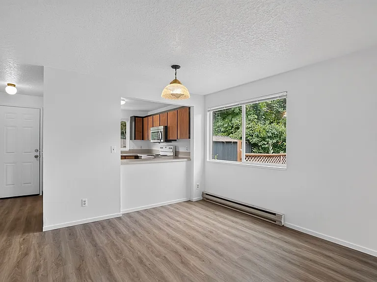 2114 A St #4 — Photo 5