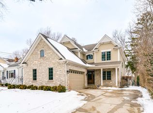 218 Coolidge Pl, Libertyville, IL 60048