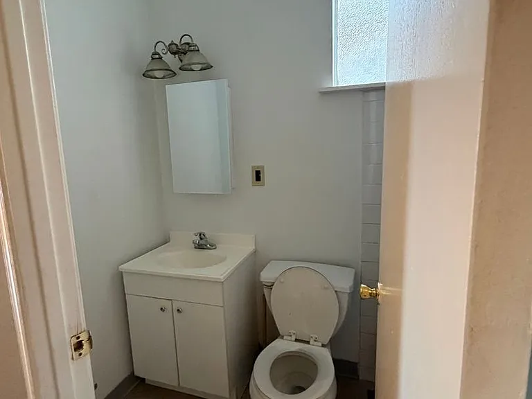1316 S May St — Photo 21