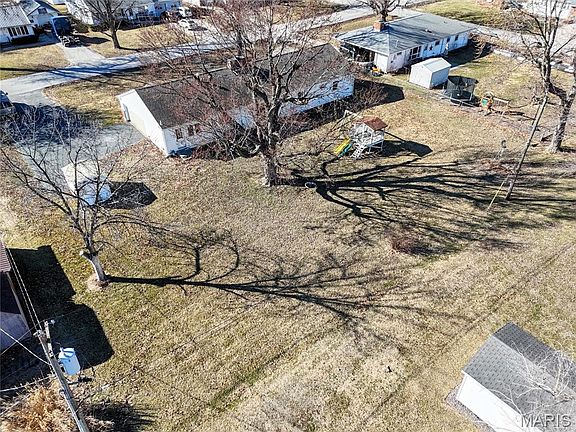 4th image of 718 Prairie St