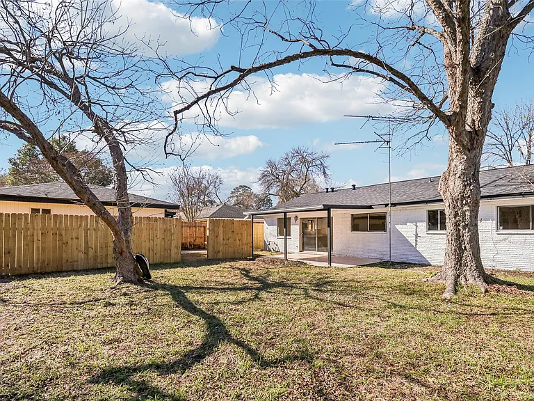 1307 Saddle Rock Dr — Photo 32