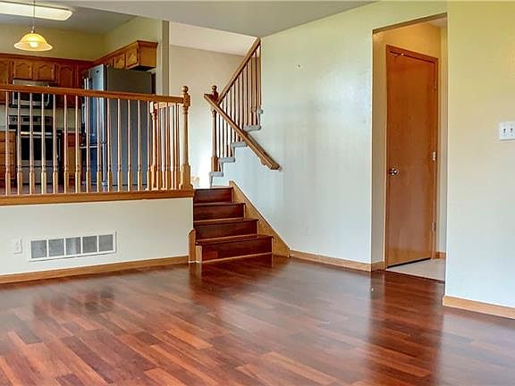5th image of 655 SE Parker Dr