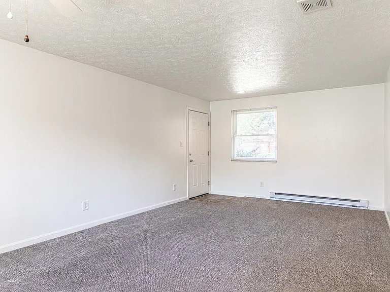Broadmoor Apartments — Photo 7