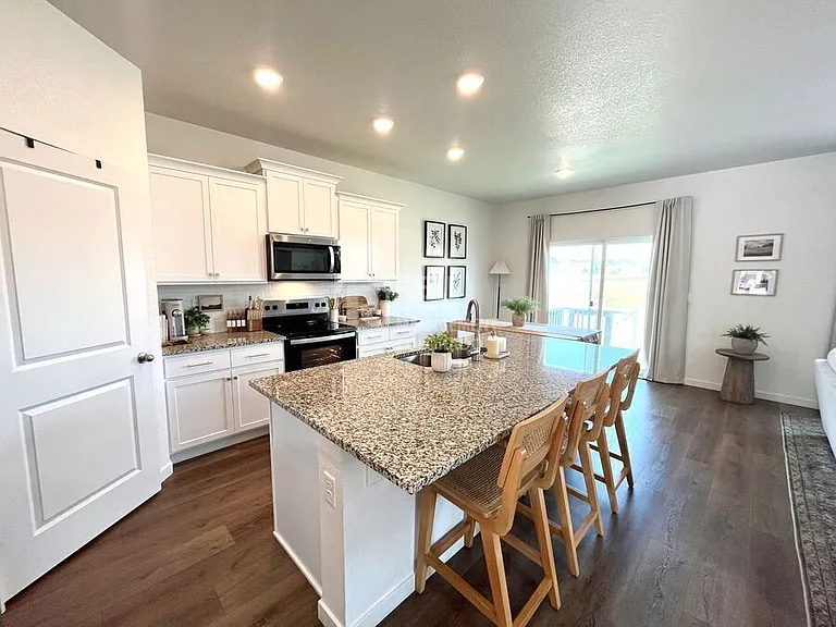 8490 Castleabra Dr — Photo 3