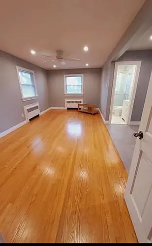 717 John St Photo 1