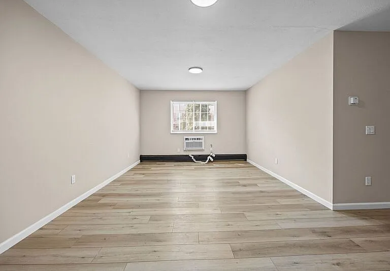 Holcomb Village Apartments — Photo 7