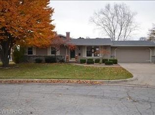 1211 Parkside Cir, Sturgis, MI 49091