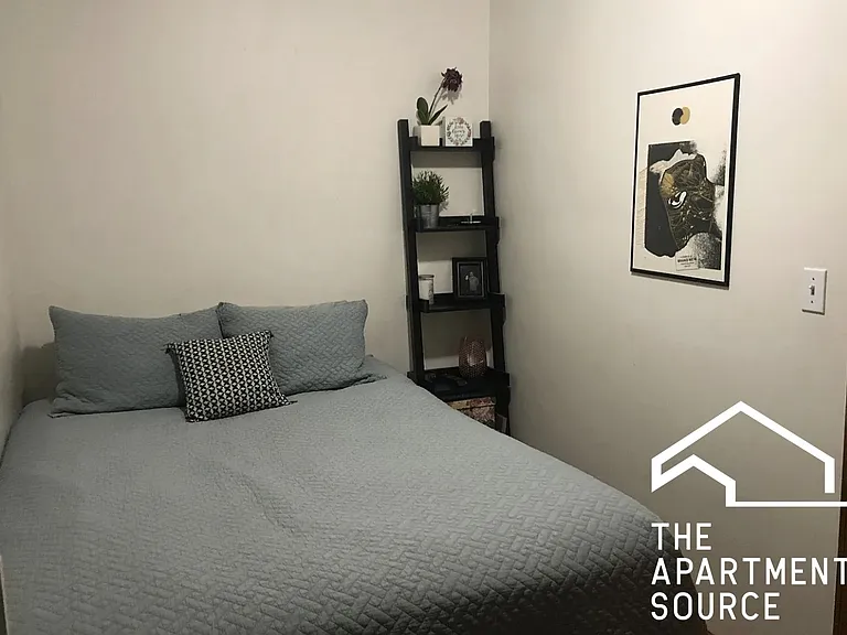 2063 N Leavitt St #2 — Photo 4