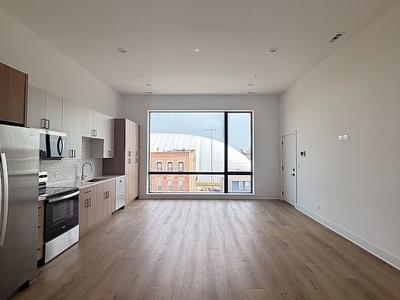 4th image of 1320 S Ashland Ave #401