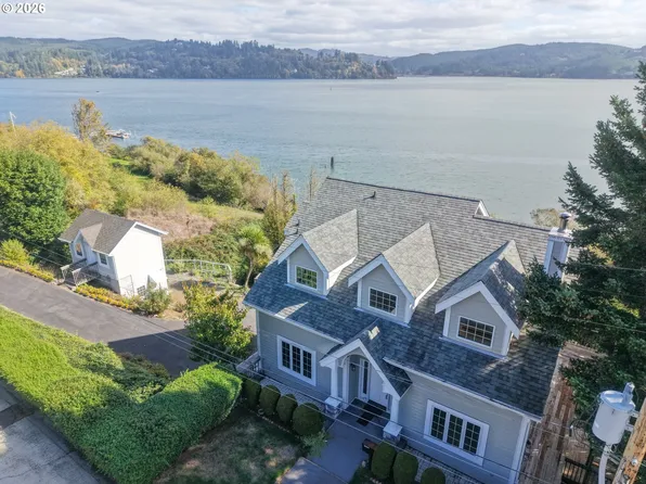 1368 Bayview St, North Bend, OR 97459