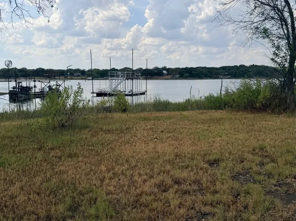 153 Catfish Trl, Bowie, TX 76230