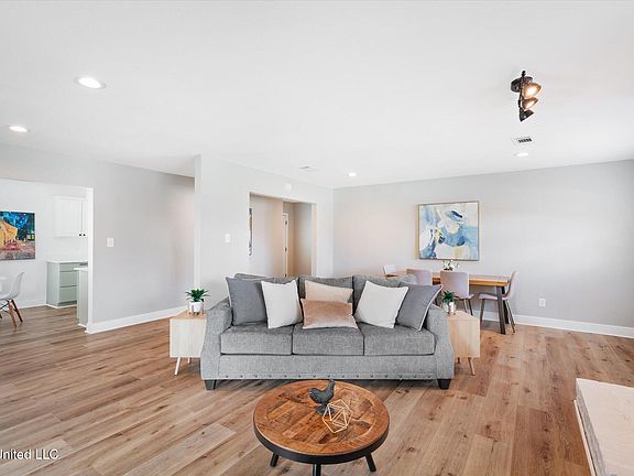 3rd image of 6000R Vista Cir