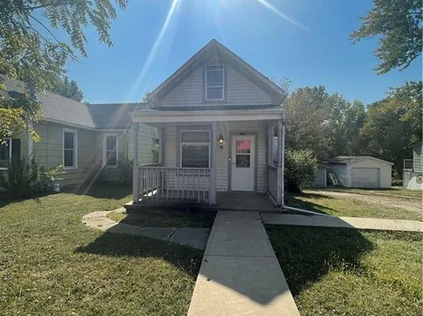 1139 Spruce St, Leavenworth, KS 66048