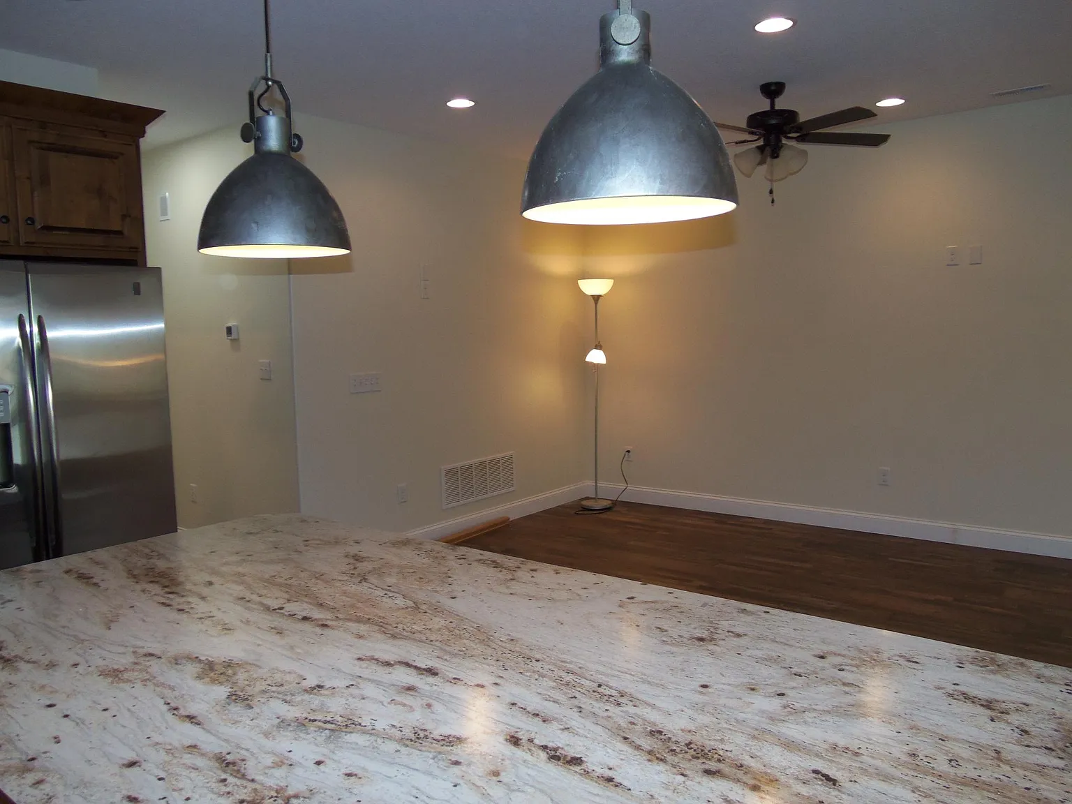 3 bed, 1800 sqft, $2,400 — Photo 4