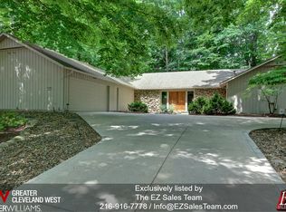 12221 Moss Point Rd, Strongsville, OH 44136