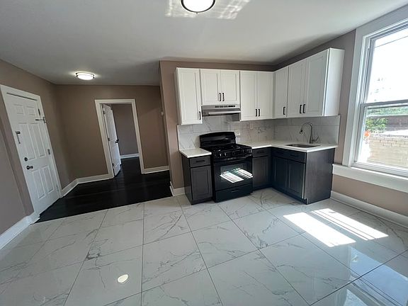 3rd image of 25 Ryle Ave Floor 3