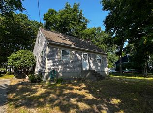 41 Cedar Dr, Bristol, RI 02809