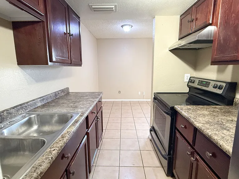 5244 W Lynwood St — Photo 11