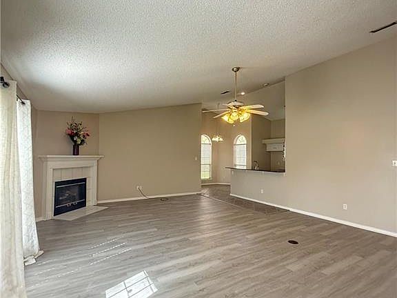 4th image of 1630 Ashmoor Dr E