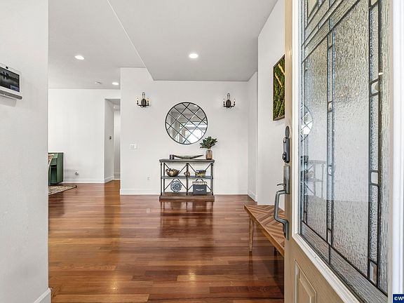3rd image of 408 La Cresta Dr SE