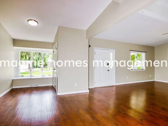 3rd image of 617 Old Ballwin Rd