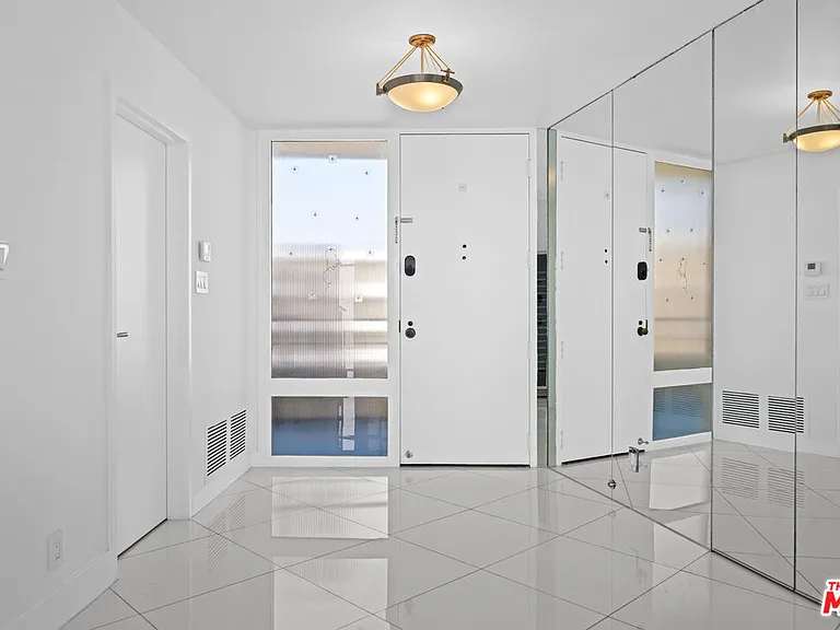4267 Marina City Dr #Penthouse 4 — Photo 3