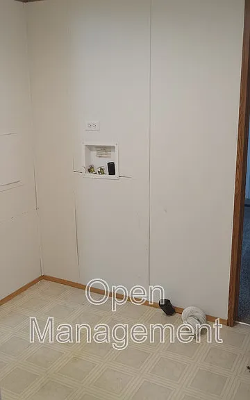 1100 Thornwood Dr #26 — Photo 8