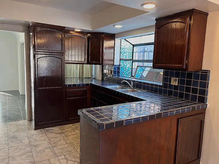 640 N Fuller Ave — Photo 8