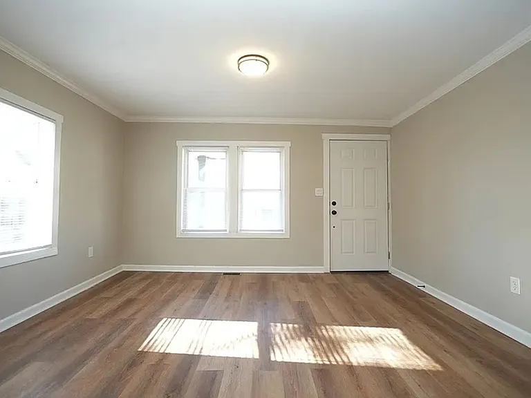 19306 S Hill St — Photo 10