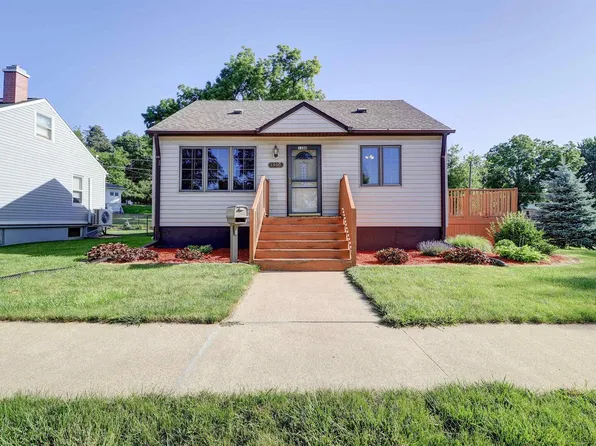 1300 9th Ave S, Clinton, IA 52732