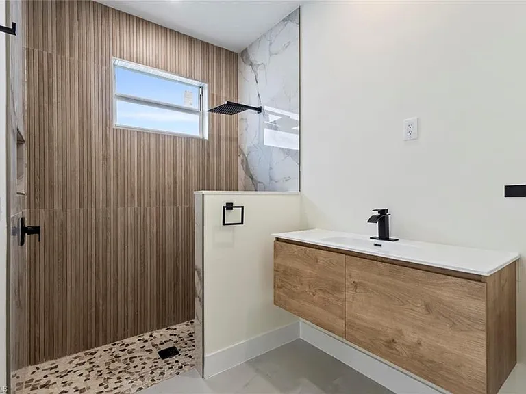 4221 18th St SW — Photo 10