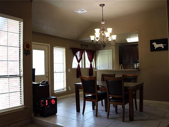 5th image of 604 SW 149th Pl