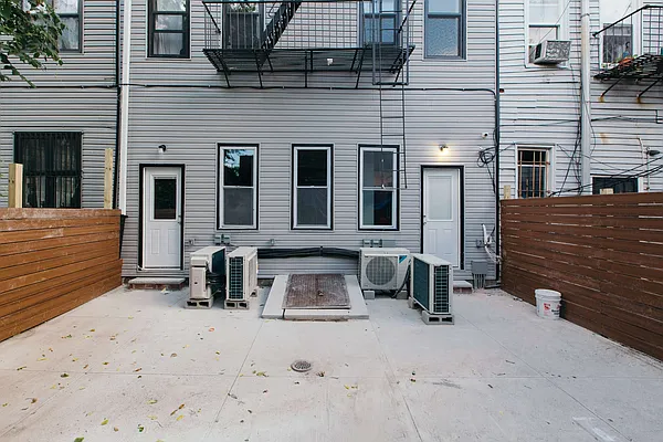 Rented by Nooklyn NYC LLC | media 34