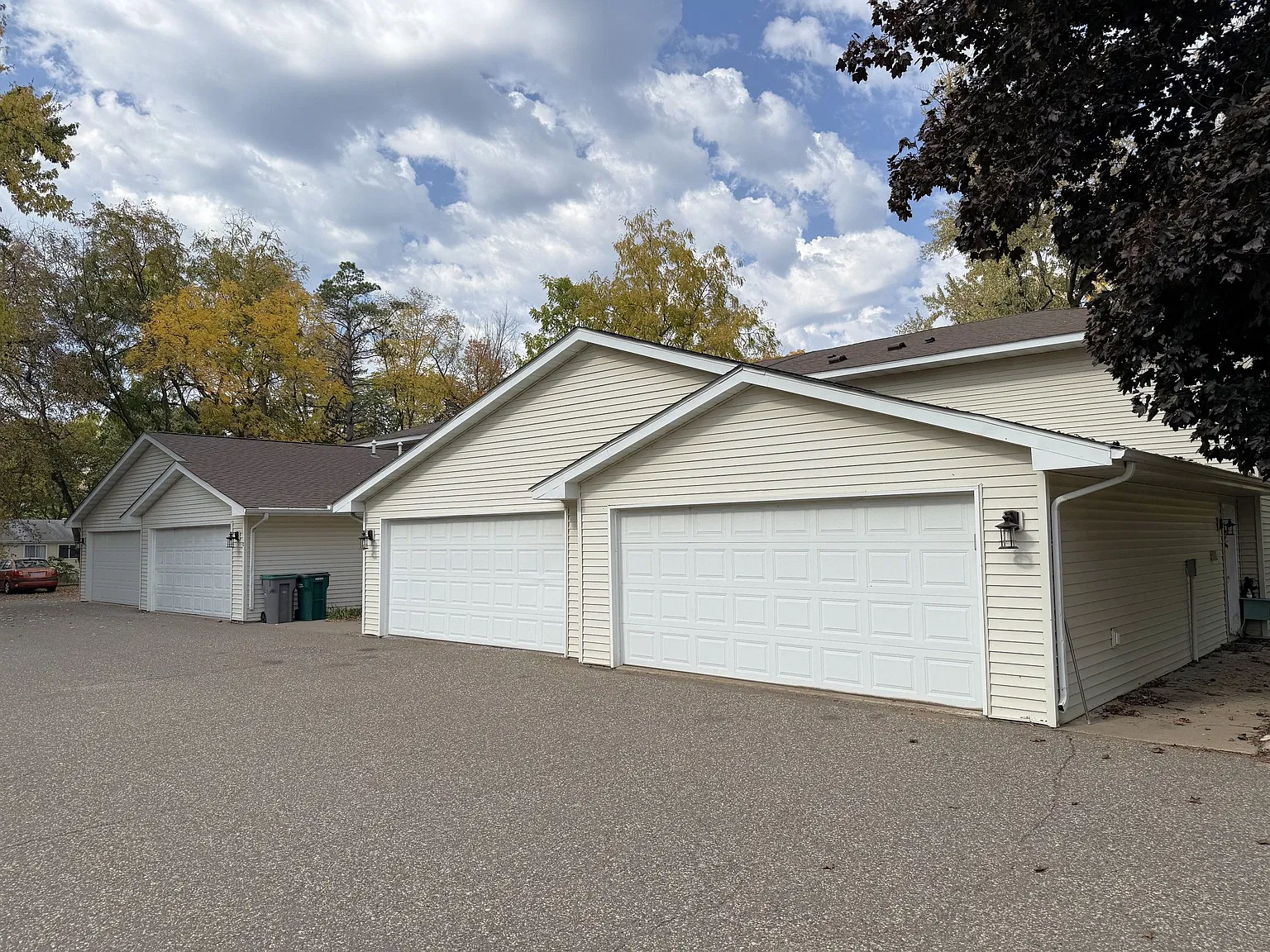 4 bed, 1350 sqft, $1,950 — Photo 2