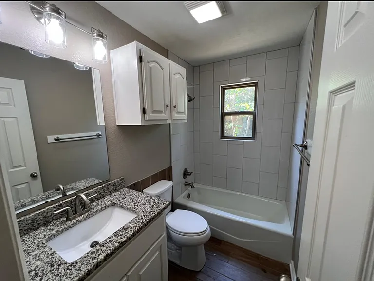 Full Bathroom