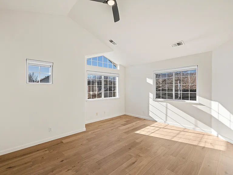 466 Len Cir — Photo 18