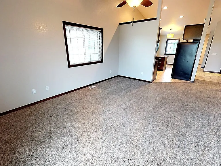 Horizon Properties — Photo 35
